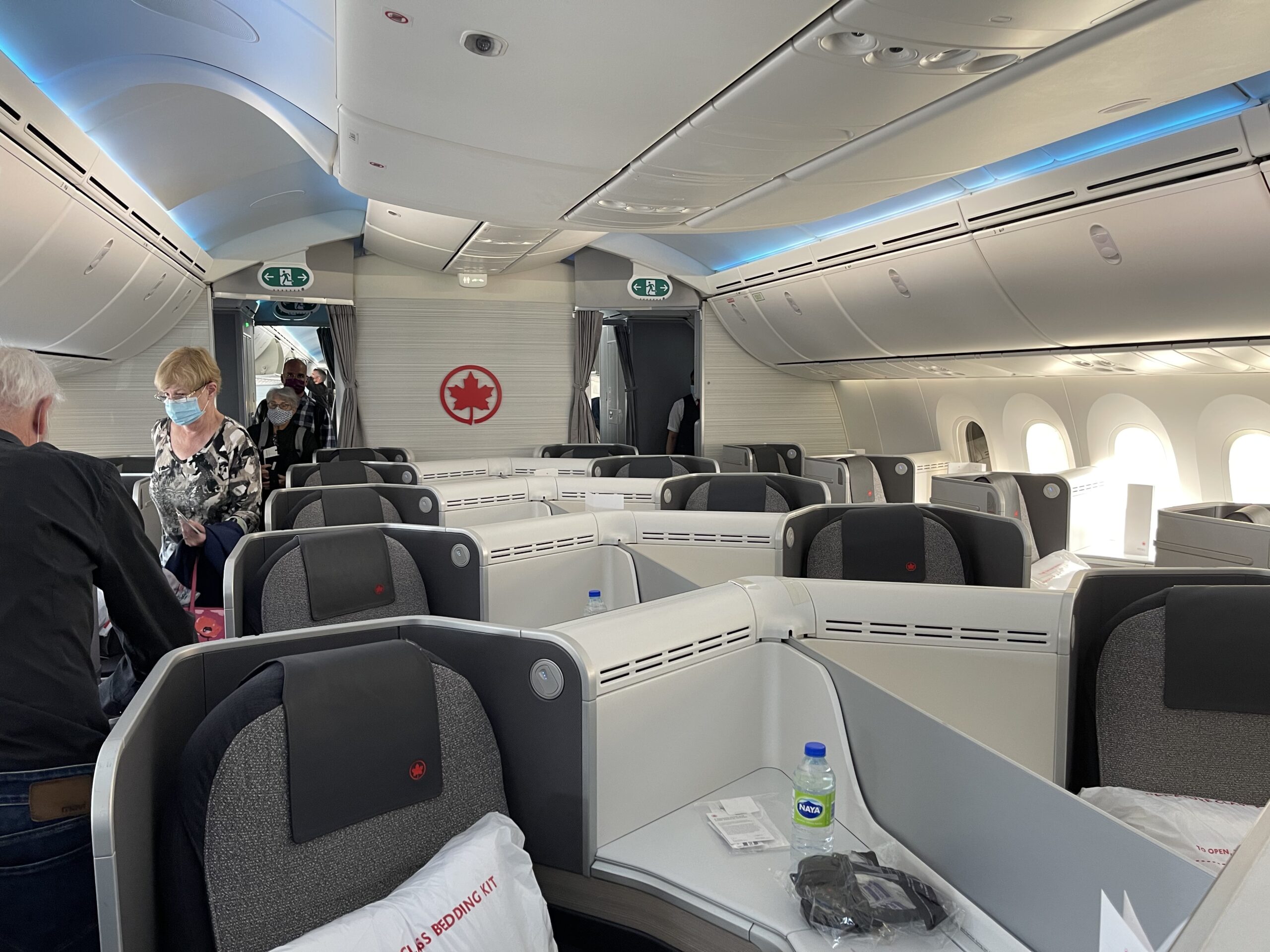 The good, the bad, and ugly, of flying Air Canada Signature Class in Canada  - Points Miles and Bling