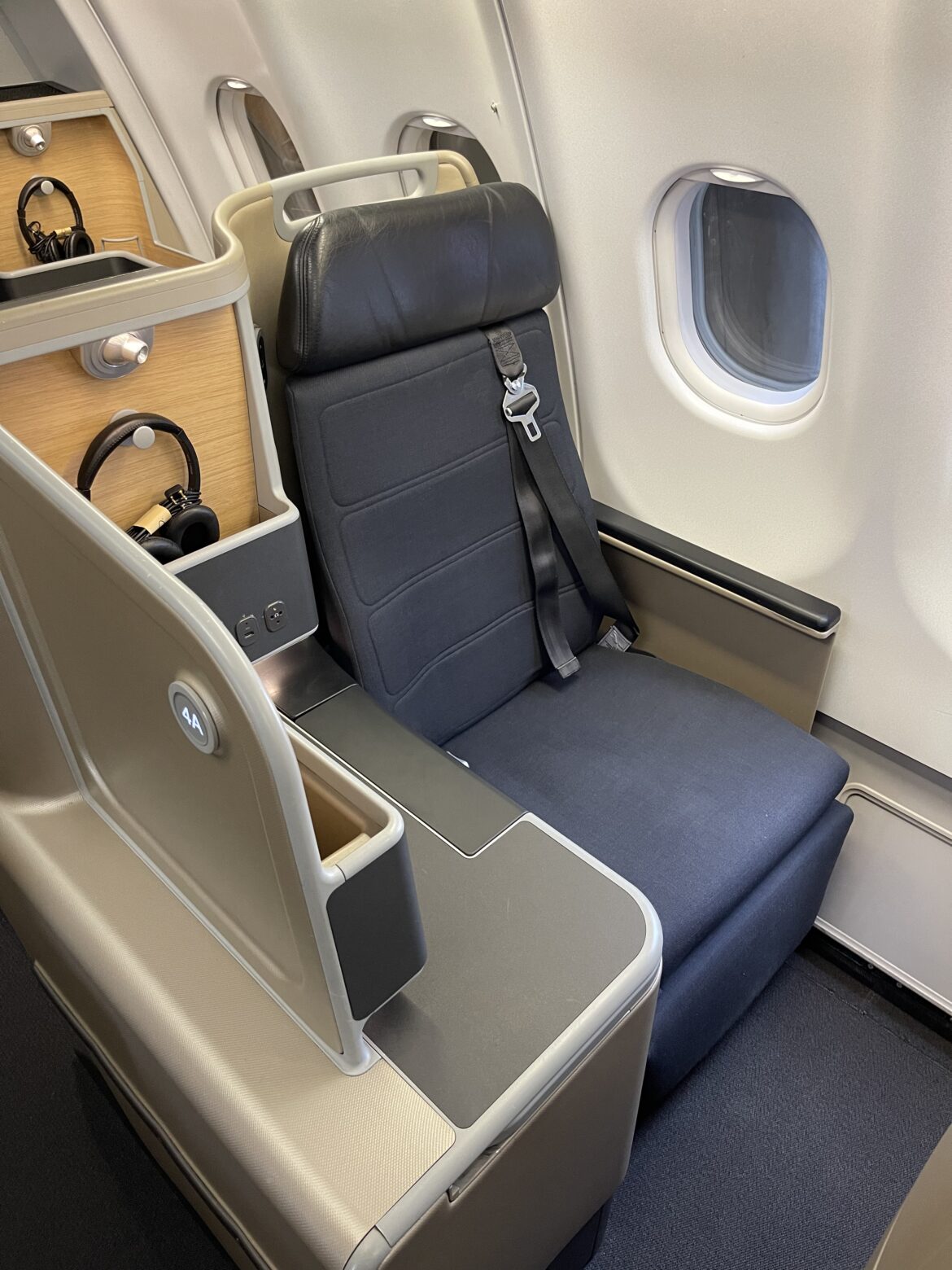 Review – Qantas A330 Business Class from Melbourne to Sydney - Points ...