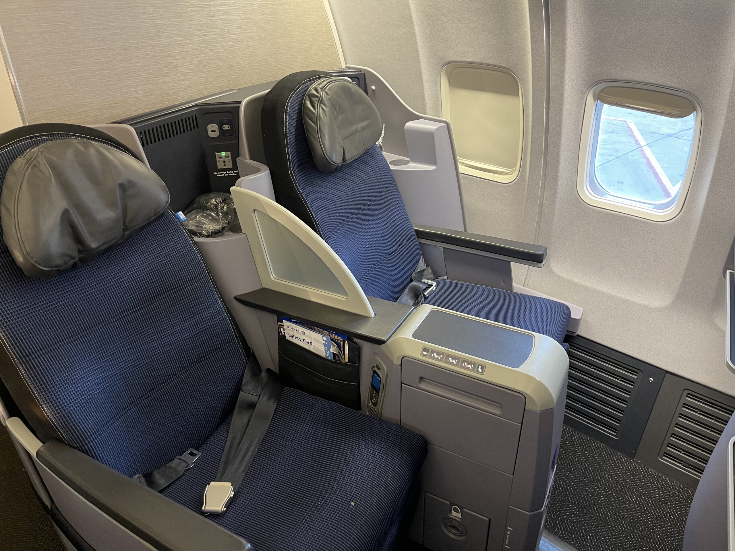 United 757-200 Business Class