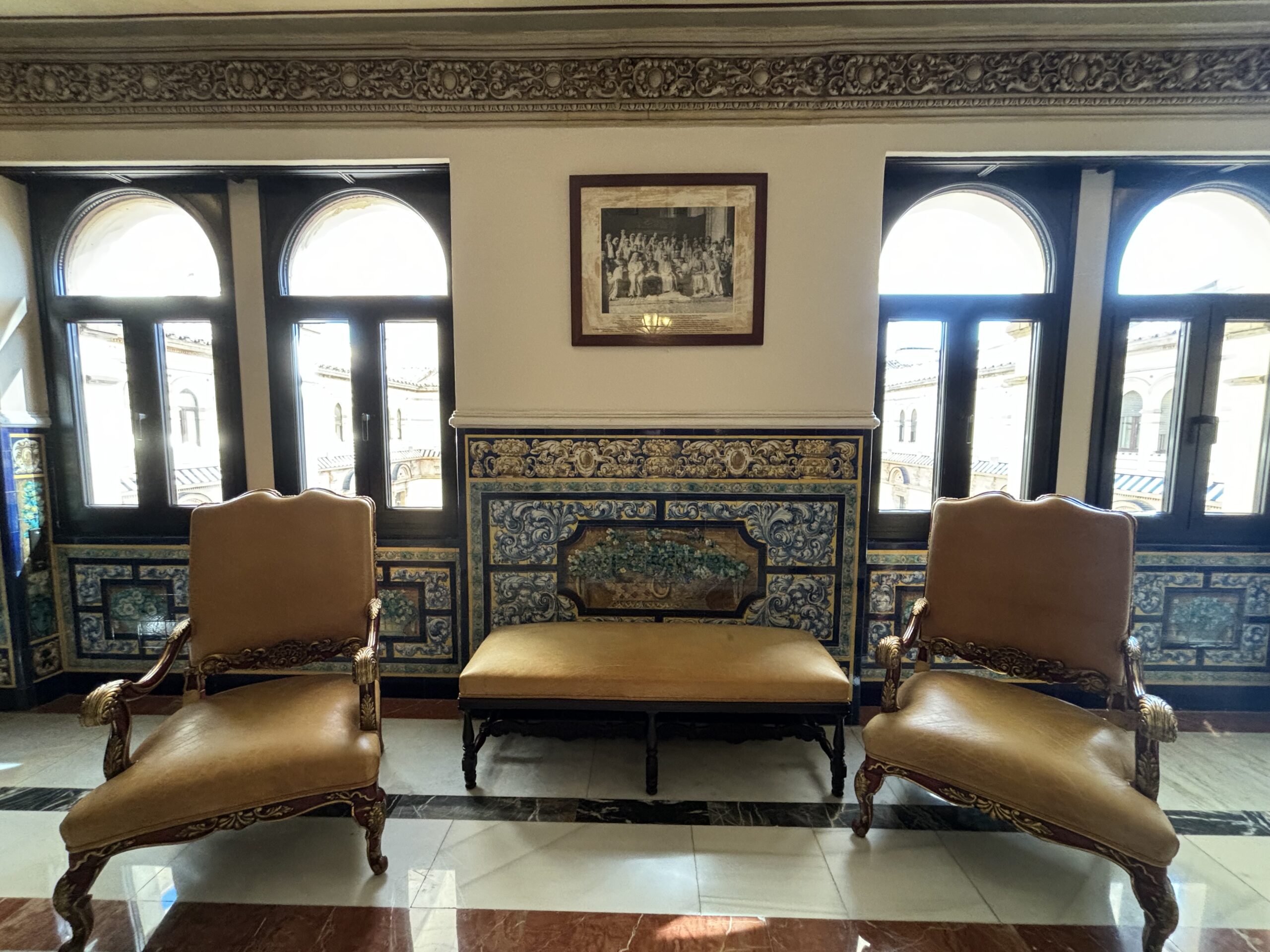 Hotel Alfonso XIII - Top floor lobby seating