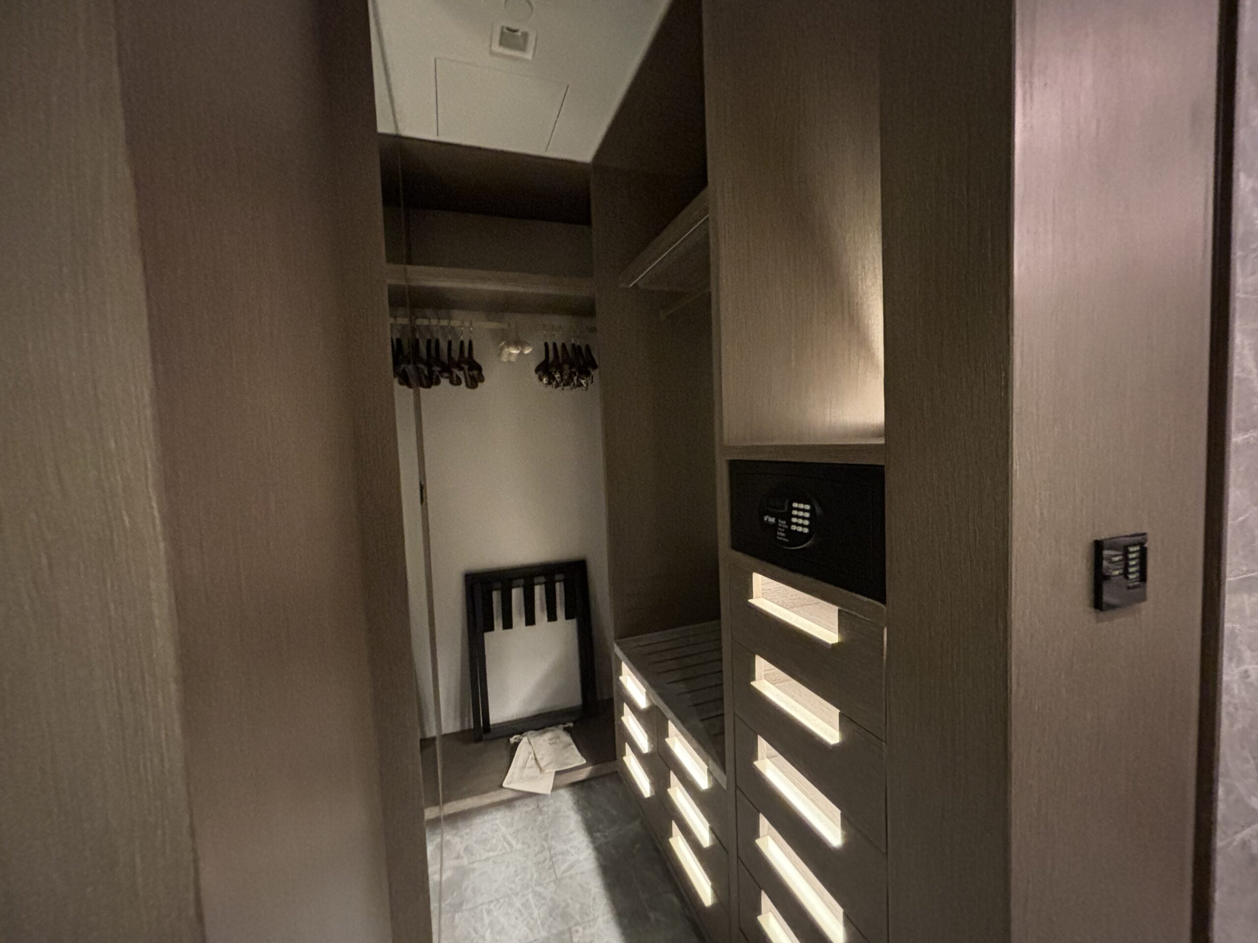 Bedroom - Walk-in Closet