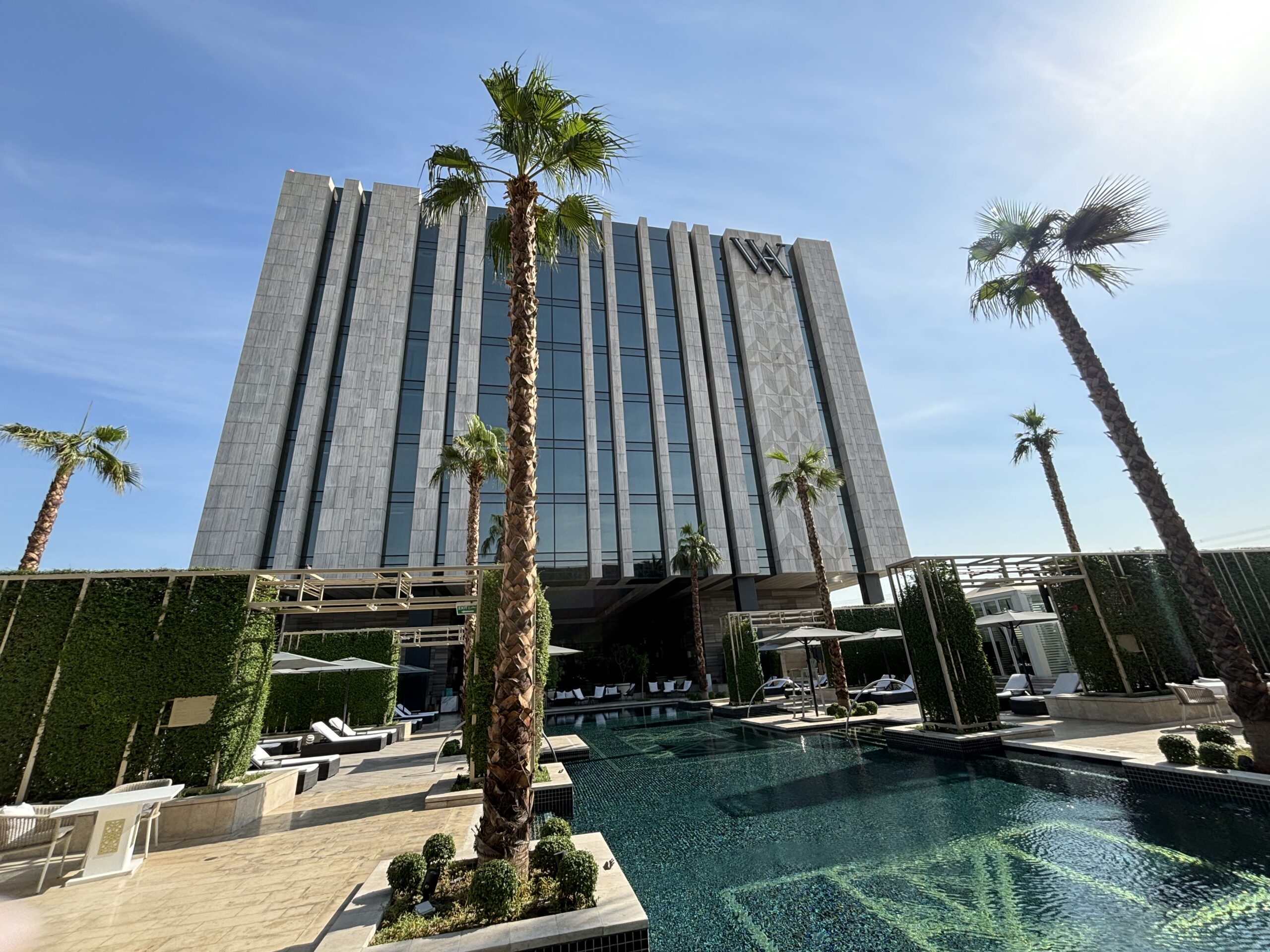 Waldorf Astoria Kuwait - Outdoor Swimming Pool