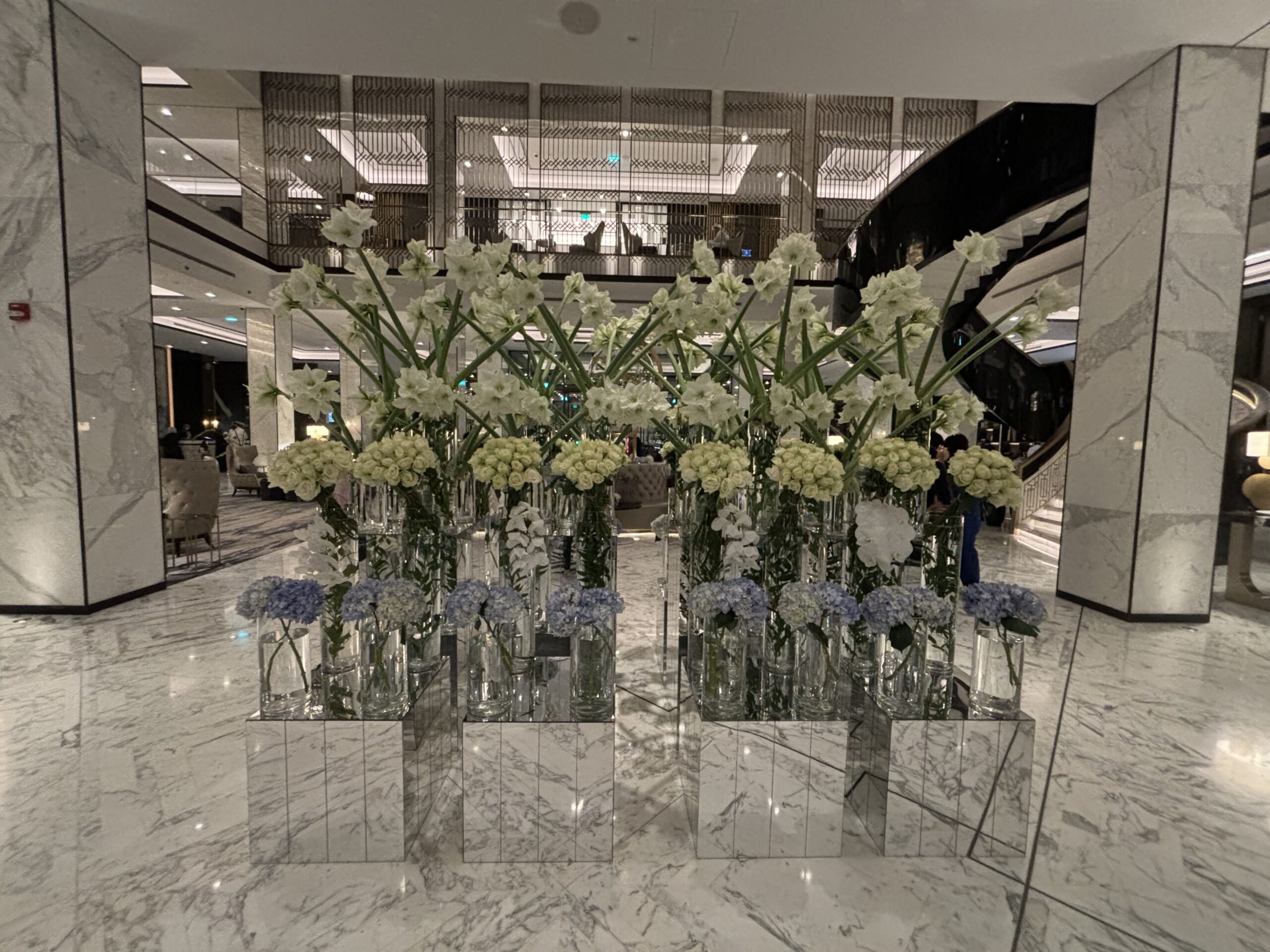 Waldorf Astoria Kuwait - Lobby Fresh Flowers