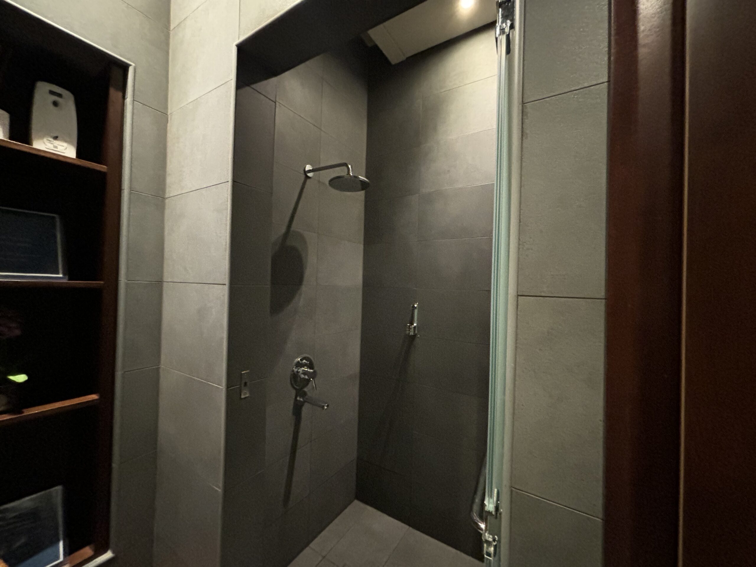 Oman Air Al Khareef Lounge - Shower in women's bathroom