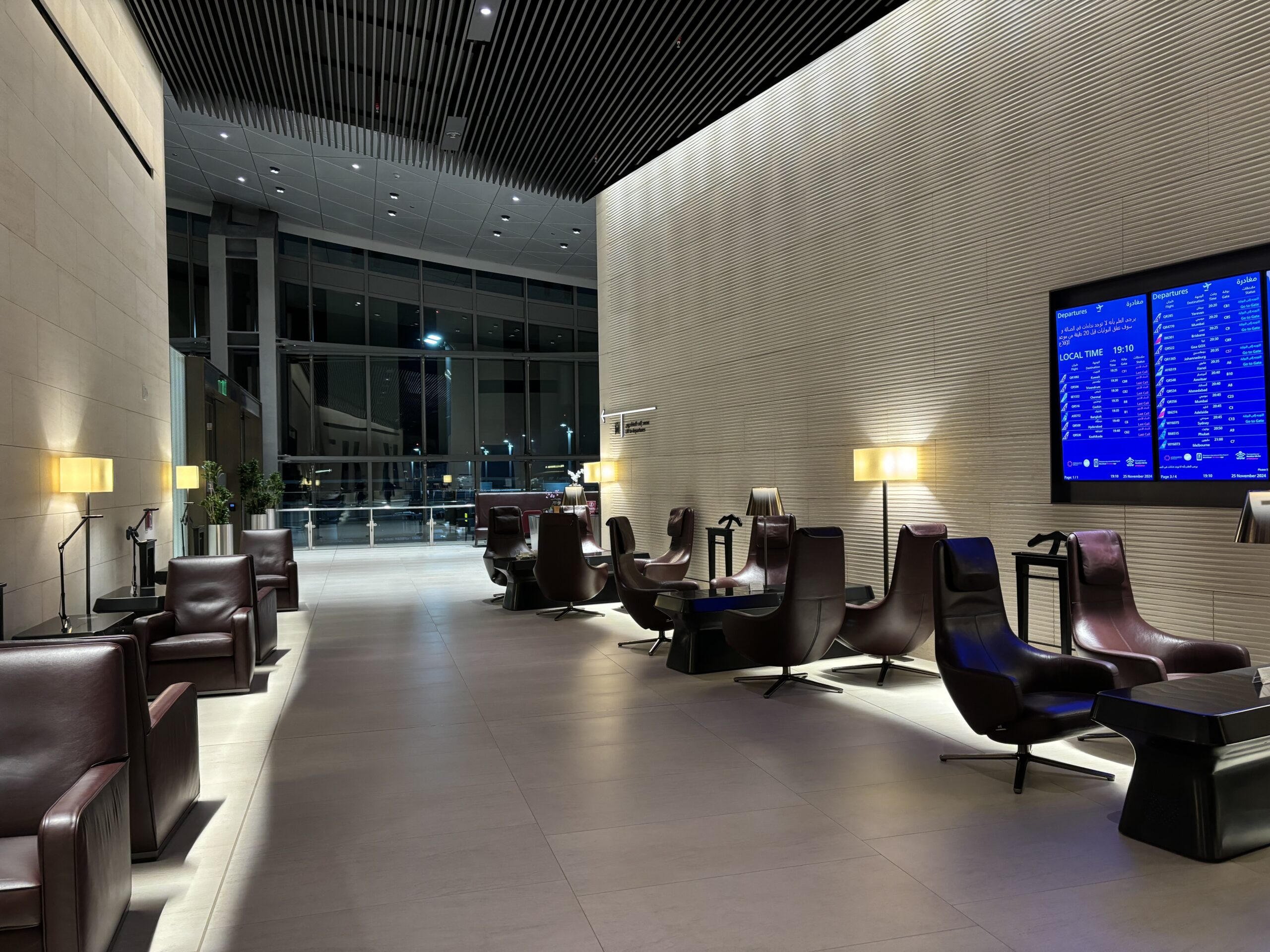 Al Safwa First Lounge - Seating