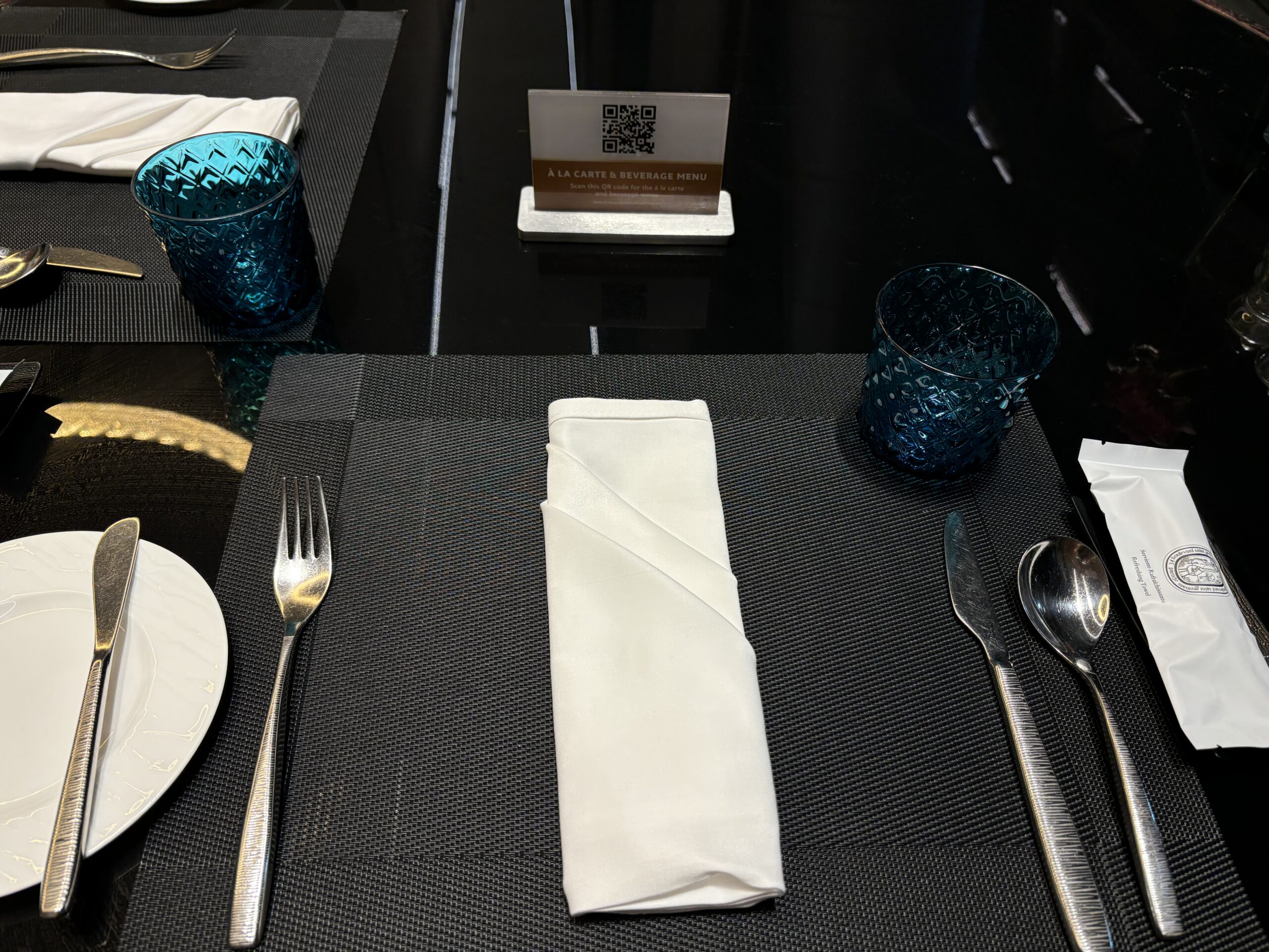 Qatar Airways First Class Lounge Al Safwa First Lounge - Dining set