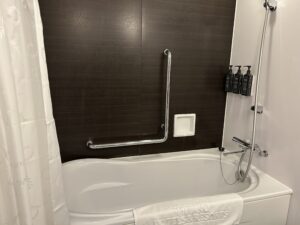 Sheraton Miyako Hotel Tokyo a bathtub in a bathroom