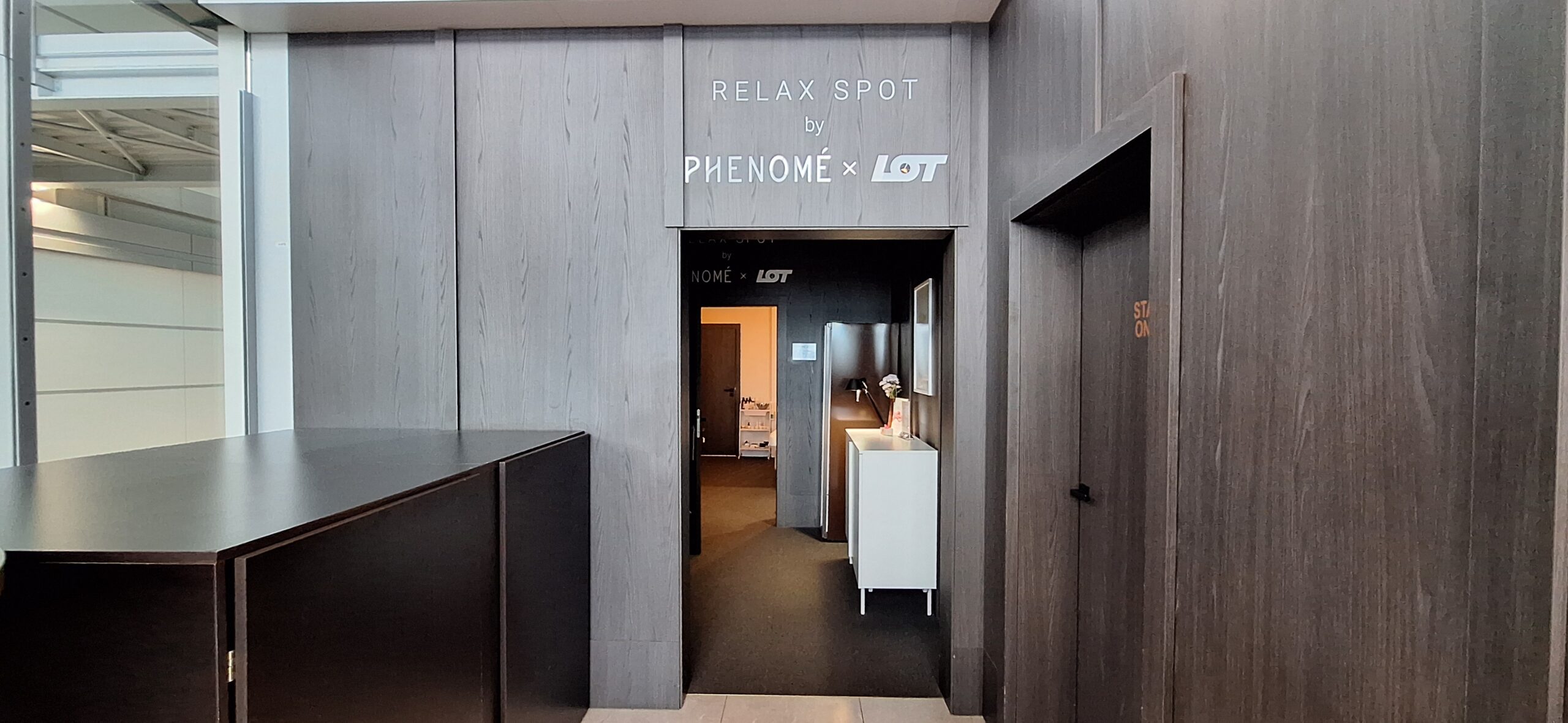 LOT Business Lounge review a hallway with a door and a mirror