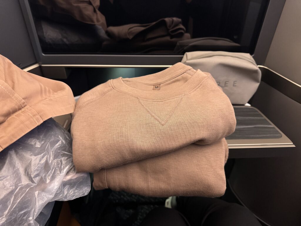 Starlux business class pyjamas