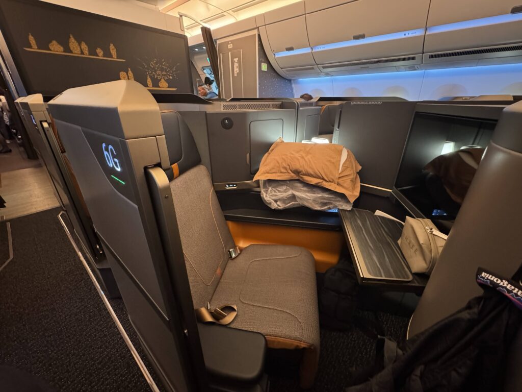 Starlux business class