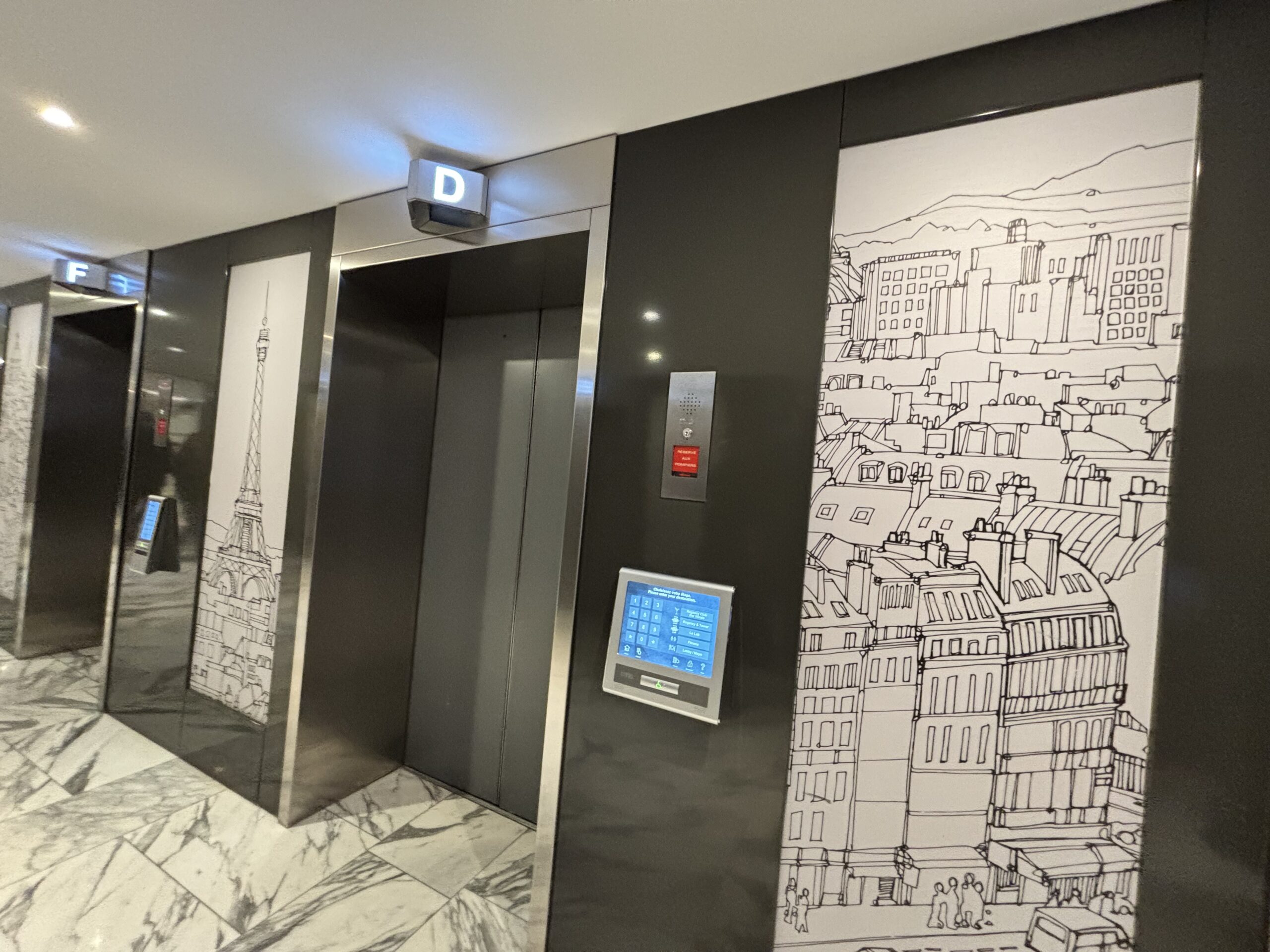 Hyatt Regency Paris Étoile - Elevator