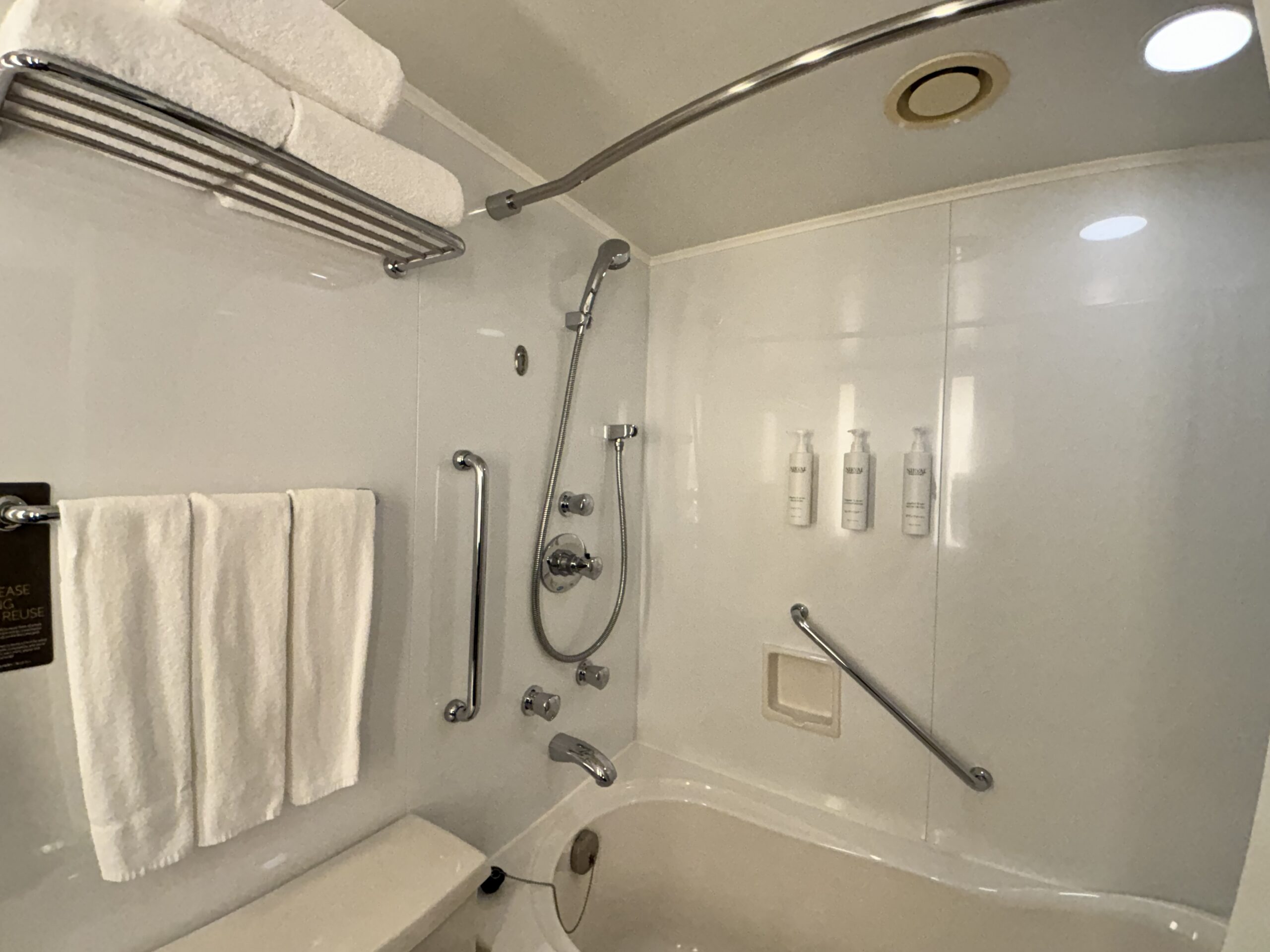 Courtyard Tokyo - Bathroom tub