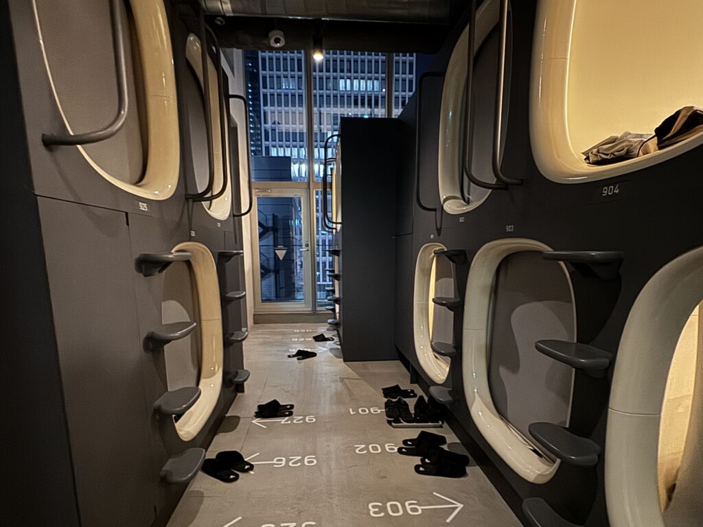 a room with a row of black and white objects