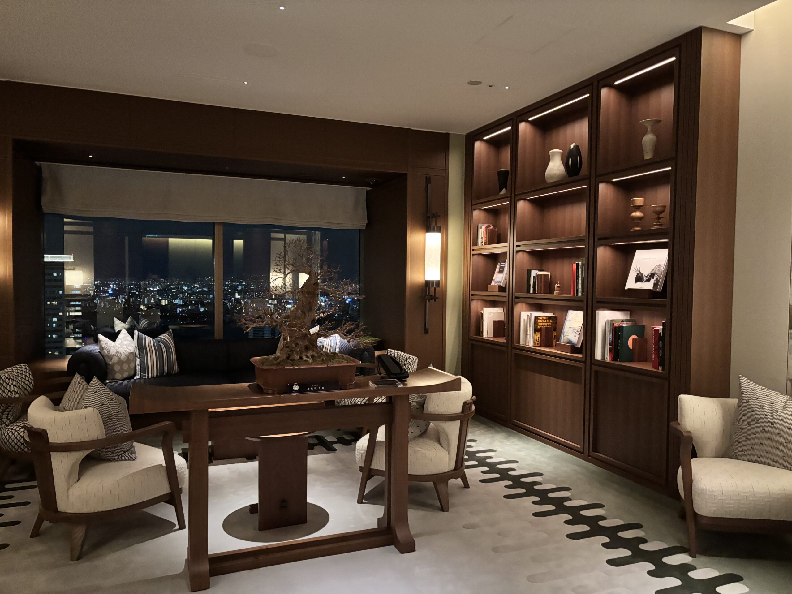 Waldorf Astoria Osaka - The Library