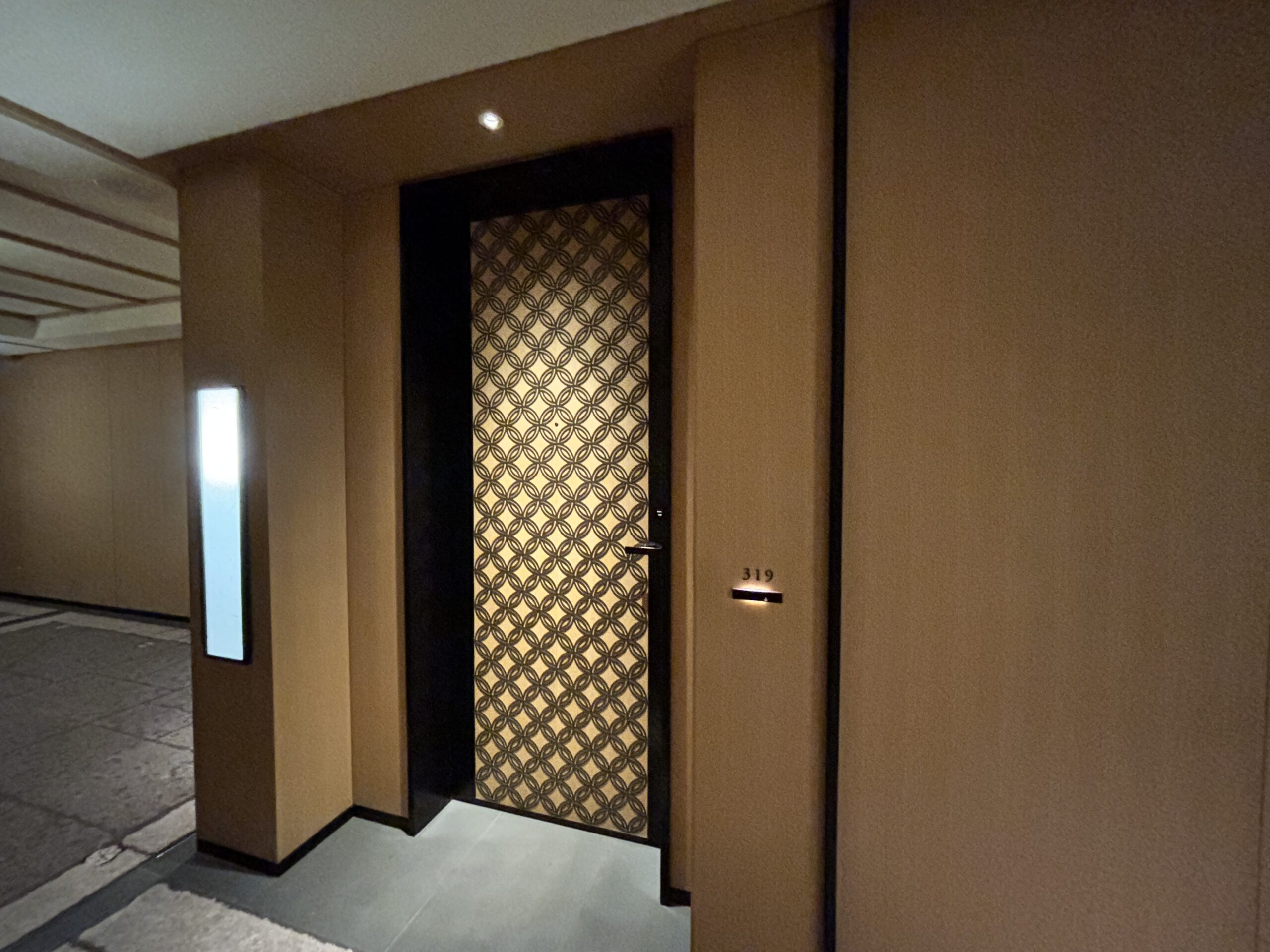 Guest room 319