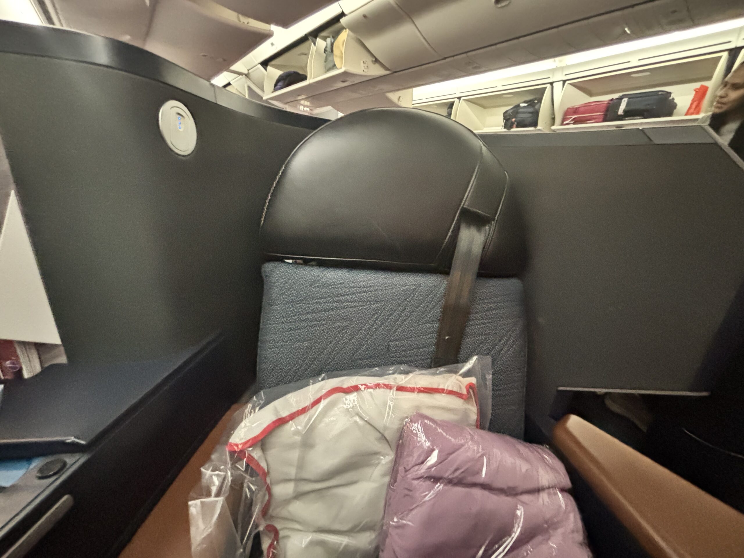 Air Maroc B787-9 V2 - Reading light