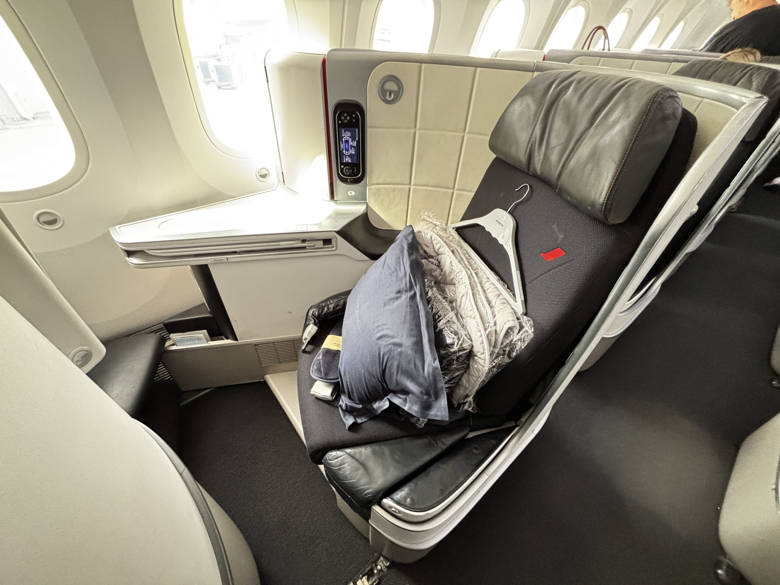 Royal Air Maroc vs Air France B787-9 Air France B787-9 -Business class seat